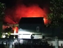 Kebakaran Landa Toko Koperasi Ponpes Attanwir Bojonegoro, Kerugian Capai Ratusan Juta Rupiah